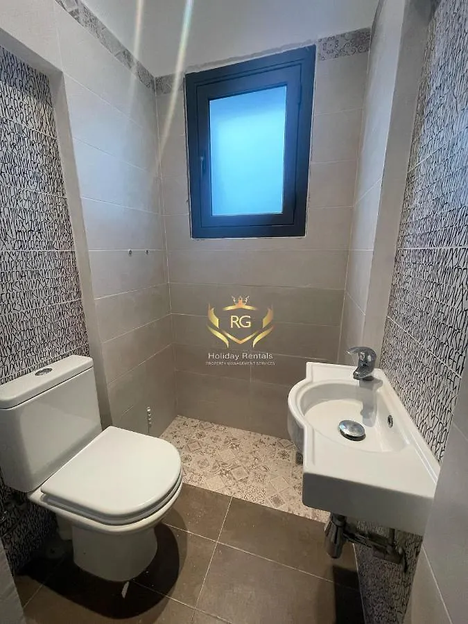 Dgl1032 - Townhouse In The Quaint Village Of Dingli, Modernly Refurbished Dingli
