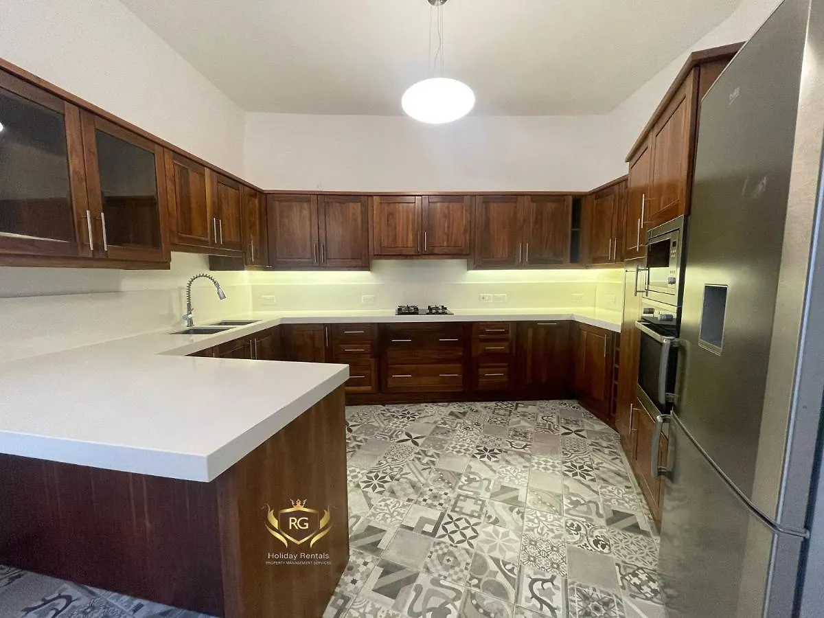 Dgl1032 - Townhouse In The Quaint Village Of Dingli, Modernly Refurbished